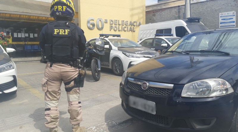 Fiat roubado recuperado na BR 040 pela PRF