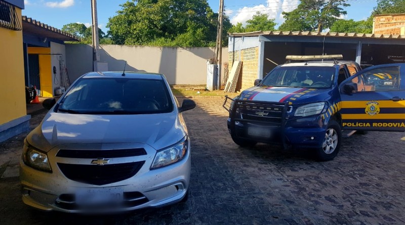 Chevrolet onix roubado recuperado pela PRF