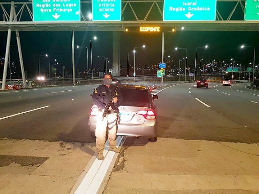 carro roubado recuperado na ponte rio-niterói