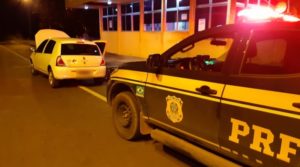 Renault clio de aplicativo roubado