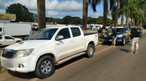 Toyota hilux branca furtada recuperada pela prf em vilhena/ro