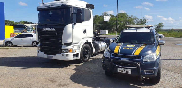 Caminhão Scania roubado em recife