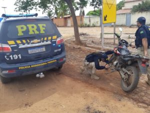 Motocicleta honda adulterada apreendida pela PRF